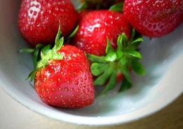 草莓视频污成人,揭秘网络短视频的诱惑与危害-第2张图片-成人影视大全