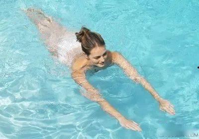 在家游泳成人教程视频,跟随教程视频学游泳-第1张图片-成人影视大全