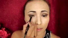 女王变成人类的视频,从至高无上到凡人一员-第3张图片-成人影视大全