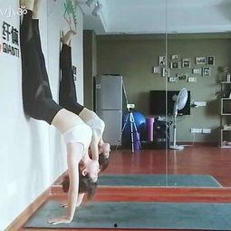 成人练手倒立视频大全,成人倒立技巧视频大全解析-第1张图片-成年电影网