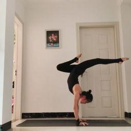 成人练手倒立视频大全,成人倒立技巧视频大全解析-第2张图片-成年电影网