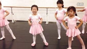 过年舞成人搞笑舞蹈视频,盘点那些让人捧腹大笑的过年舞成人搞笑舞蹈视频-第3张图片-成年电影网 过年舞成人搞笑舞蹈视频,盘点那些让人捧腹大笑的过年舞成人搞笑舞蹈视频-第3张图片-成年电影网