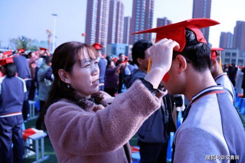 成人礼扔成人帽视频-第3张图片-成年电影网