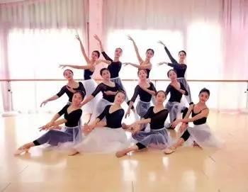 成人编花篮舞蹈视频,编花篮舞蹈魅力瞬间-第1张图片-成年电影网